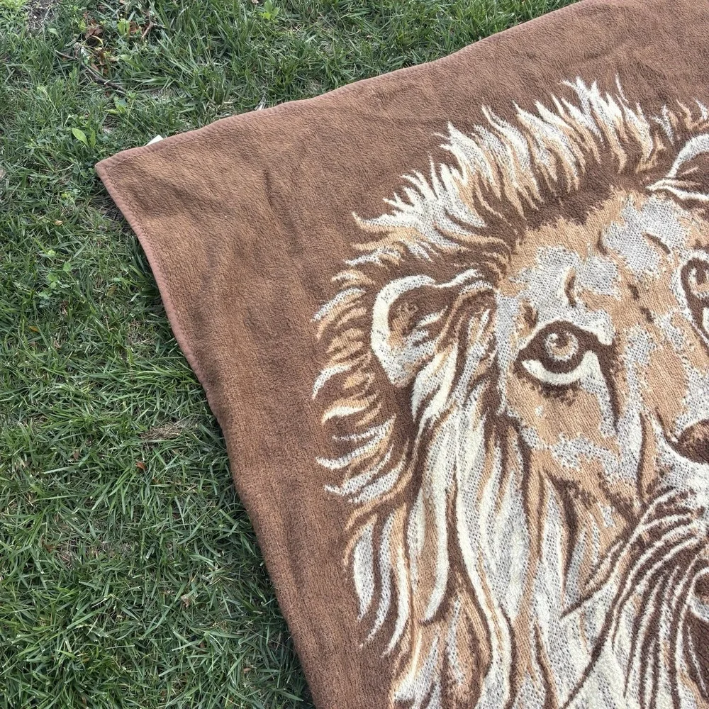 Vintage Lion Blanket Throw Acrylic Crown Crafts Vuteks Brown Reversible 60x80